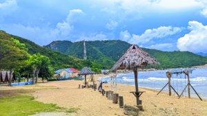 Pantai Dulanga: Surga Tersembunyi di Gorontalo yang Dipelihara Warga