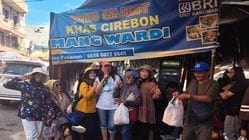 Kuliner Khas Cirebon yang Menggugah Selera, Anggota Komunitas Barraya Mencoba Empal Gentong dan Tahu Gejrot