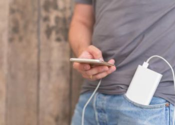 Orang yang Tidak Pernah Biarkan Baterai di Bawah 10% Punya 8 Kepribadian Ini, Kata Psikologi
