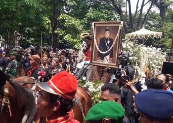 prosesi pemakaman Pakubuwono XIII