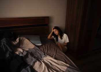 Mengapa Otak Sulit Diam di Malam Hari? Ini Penjelasan Psikologisnya!