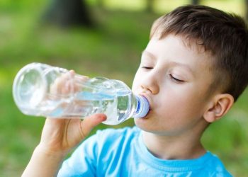 Orang Tua Wajib Tahu, Ini Jumlah Air yang Dibutuhkan Anak untuk Tetap Segar