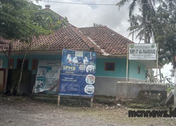 Borok SMP IT Al-Faaruuq Terbongkar: Guru Honorer Sengsara, Komite Sekolah Hanya Jadi ‘Tukang Stempel