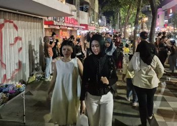 Malam Tahun Baru di Jalan Tunjungan Surabaya Tetap Meriah Tanpa Kembang Api