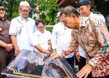 Menteri Kebudayaan Buka Cungkup Baru Prasasti Batu Tulis untuk Lindungi Warisan Sunda