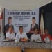 Anggota DPR RI Rokhmat Ardiyan menyerahkan bantuan
